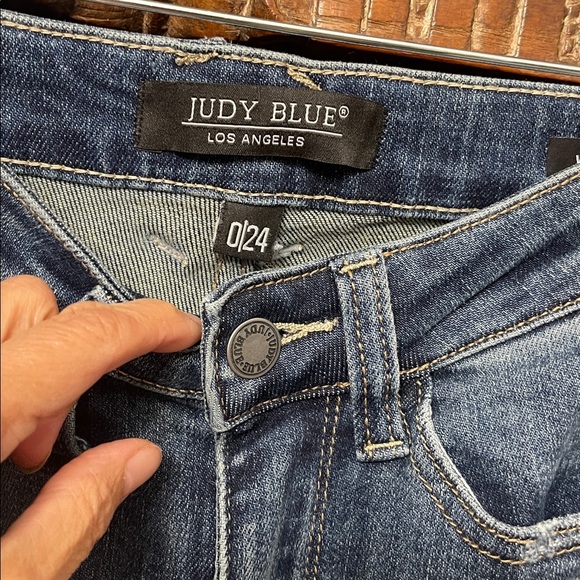 Judy Blue Cropped Wide Leg Jean High Waist
Raw Hem Denim Size 0/24 - Picture 3 of 9